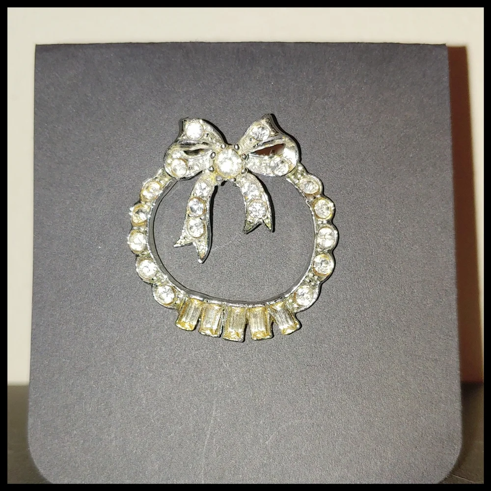 Vintage Rhinestone Wreath Brooch